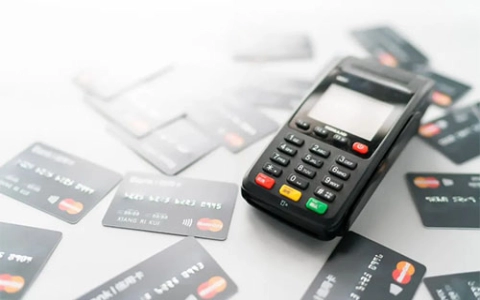 储蓄卡POS机有手续费吗（储蓄卡刷POS机收手续费吗）